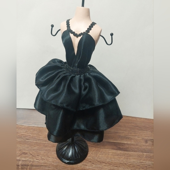 Black Evening Gown Jewelry Hangar - Picture 5 of 6